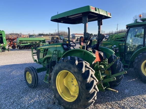 Image of John Deere 5065E equipment image 3