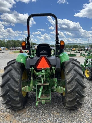 Image of John Deere 5065E equipment image 3