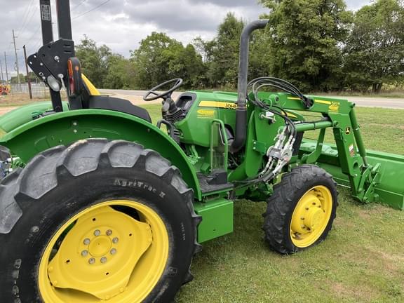 Image of John Deere 5075E equipment image 4