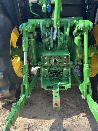 Image of John Deere 5090M equipment image 3