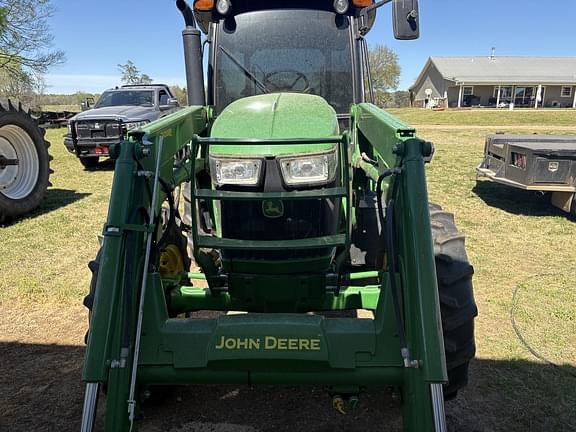Image of John Deere 5100E equipment image 4