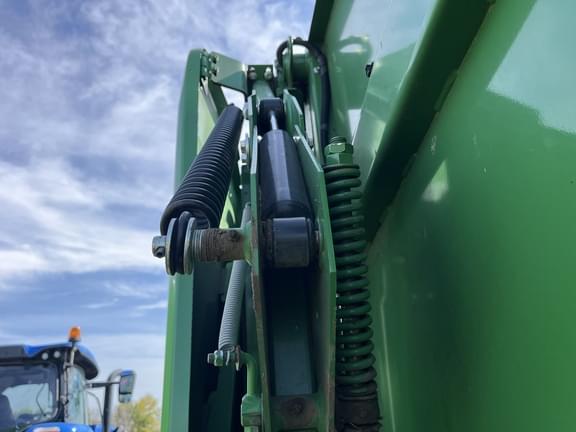 Image of John Deere 560M equipment image 4