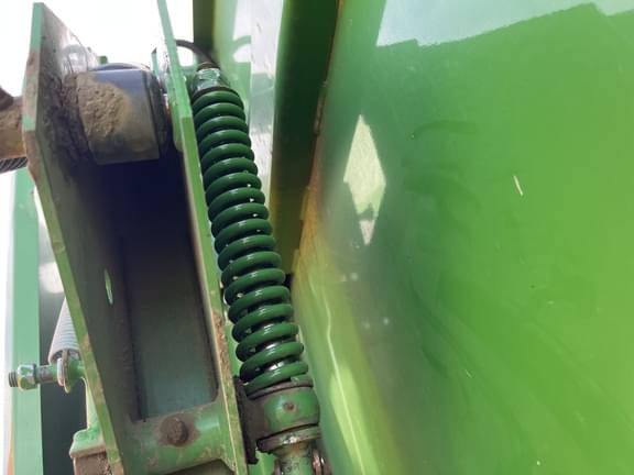 Image of John Deere 560M equipment image 4