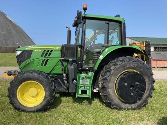 Image of John Deere 6110M equipment image 2