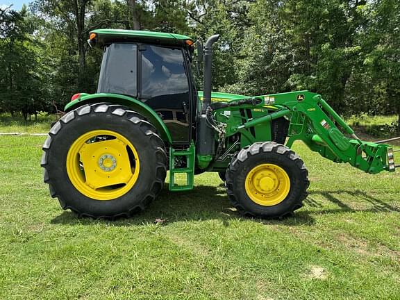Image of John Deere 6120E equipment image 3