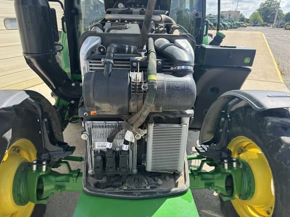 Image of John Deere 6120M equipment image 4