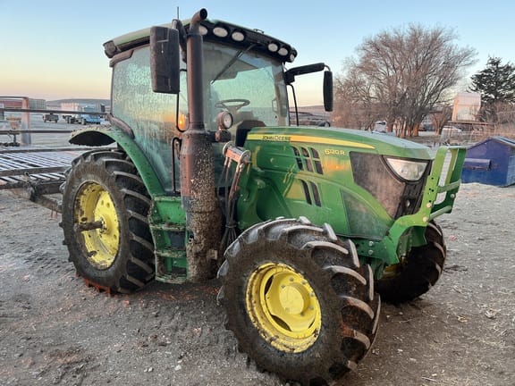 2020 John Deere 6120R Equipment Image0