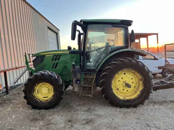 Image of John Deere 6120R equipment image 1