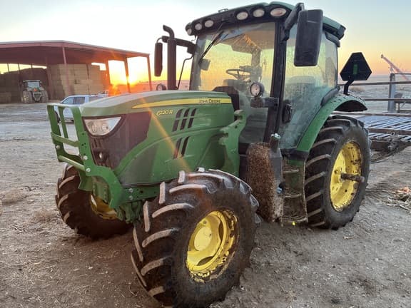 Image of John Deere 6120R equipment image 2