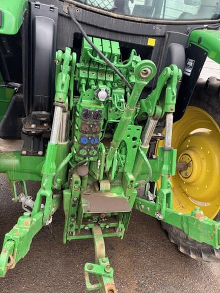 Image of John Deere 6120R equipment image 3