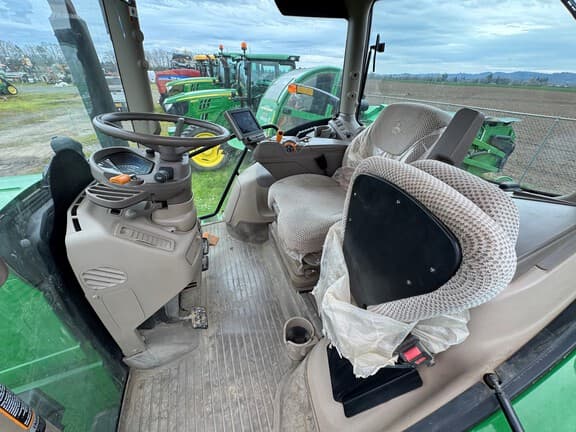 Image of John Deere 6145R equipment image 4