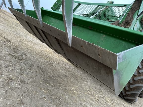 Image of John Deere 6175R equipment image 4