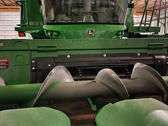 Image of John Deere 706C equipment image 2