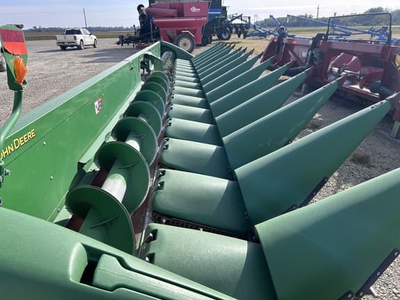 Image of John Deere 716C equipment image 3
