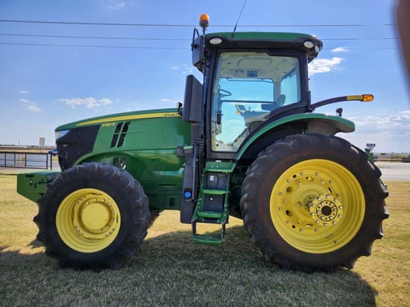 Image of John Deere 7210R equipment image 1