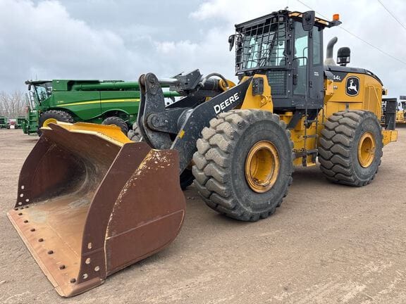 2020 John Deere 744L Equipment Image0