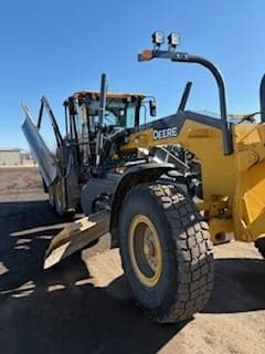 Image of John Deere 770G equipment image 4