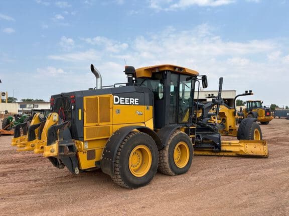 Image of John Deere 772G equipment image 4