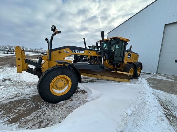 2020 John Deere 772G Equipment Image0