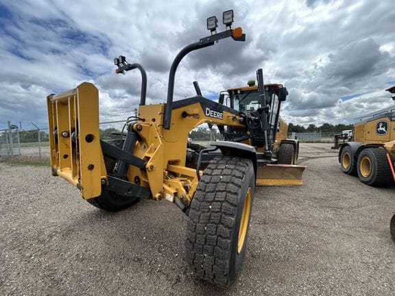 2020 John Deere 772G Equipment Image0