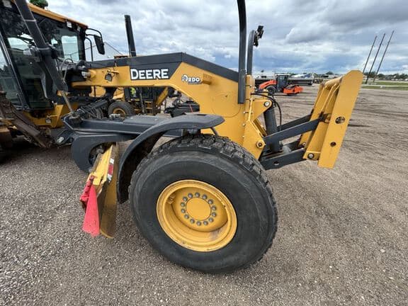 Image of John Deere 772G equipment image 3