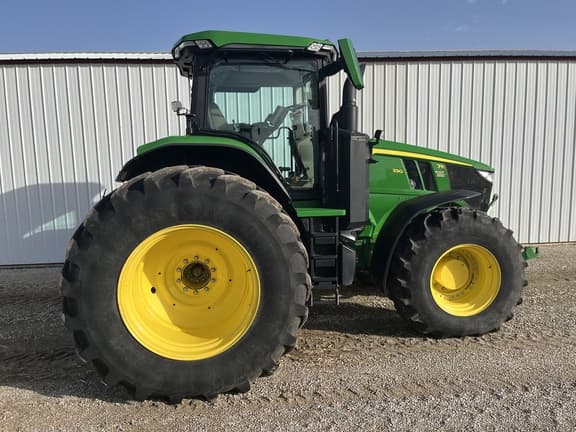 Image of John Deere 7R 330 equipment image 2