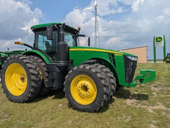 Image of John Deere 8320R equipment image 1