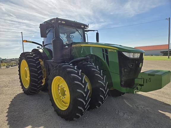Image of John Deere 8370R equipment image 1