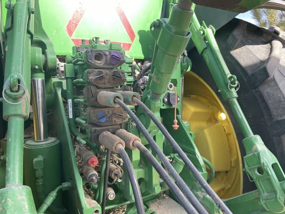 Image of John Deere 8370R equipment image 2