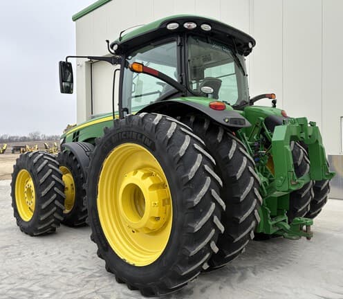 Image of John Deere 8370R equipment image 4