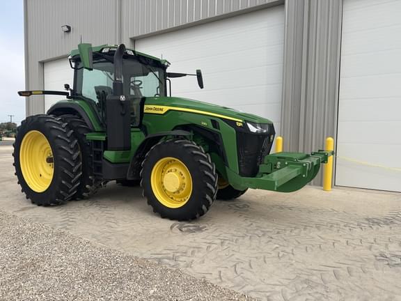 Image of John Deere 8R 230 equipment image 4