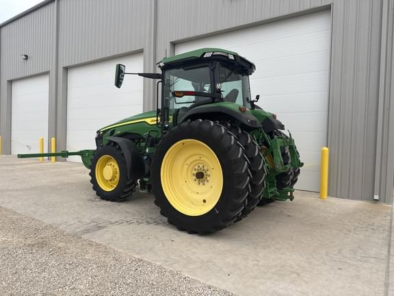 Image of John Deere 8R 230 equipment image 2