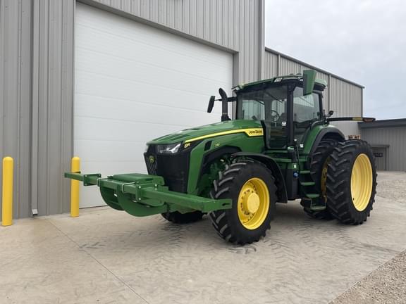 Image of John Deere 8R 230 equipment image 1