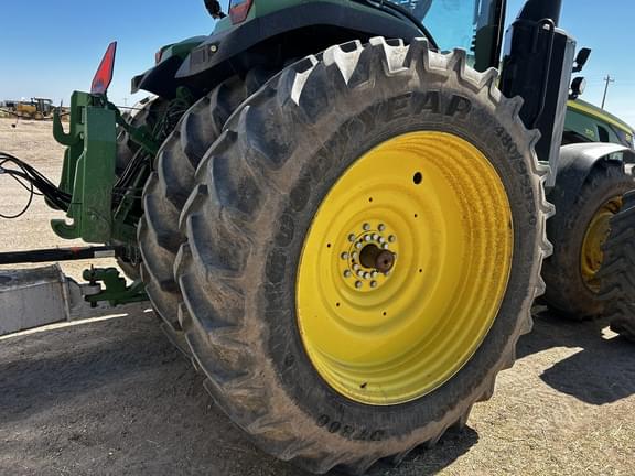Image of John Deere 8R 370 equipment image 4