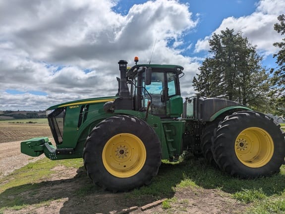2020 John Deere 9520R Equipment Image0