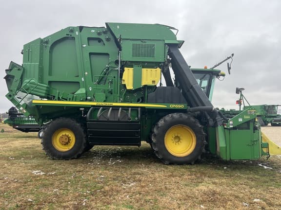 Image of John Deere CP690 equipment image 1