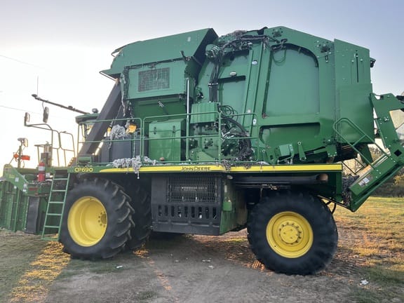 2020 John Deere CP690 Equipment Image0