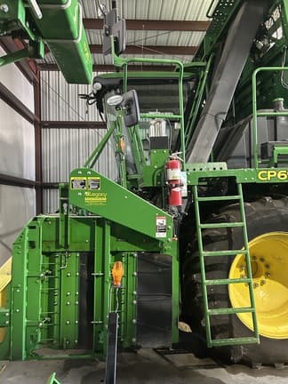 Image of John Deere CP690 equipment image 1