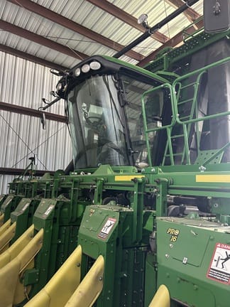 2020 John Deere CP690 Equipment Image0