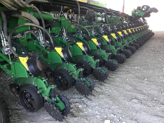 Image of John Deere DB120 Image 1