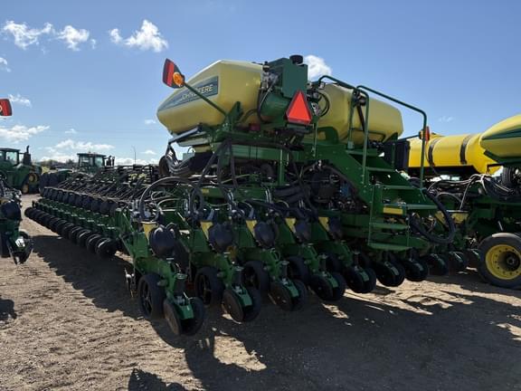 Image of John Deere DB66 equipment image 2