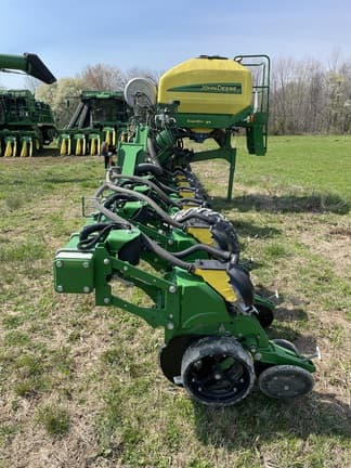 Image of John Deere DR16X equipment image 1