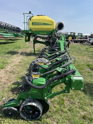 Image of John Deere DR16X equipment image 4
