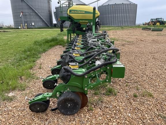 Image of John Deere DR18 Primary image