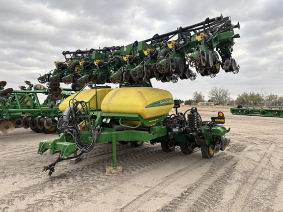Image of John Deere DR24 equipment image 2