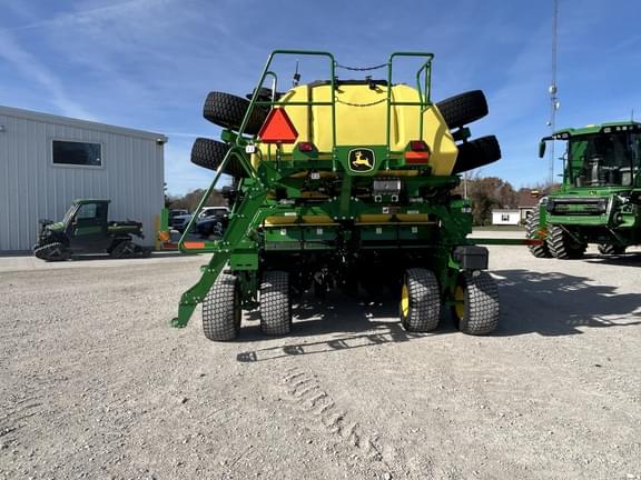 Image of John Deere N530C equipment image 4