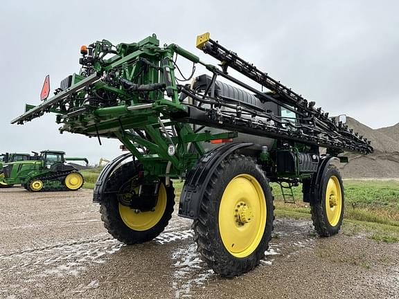 Image of John Deere R4044 equipment image 3