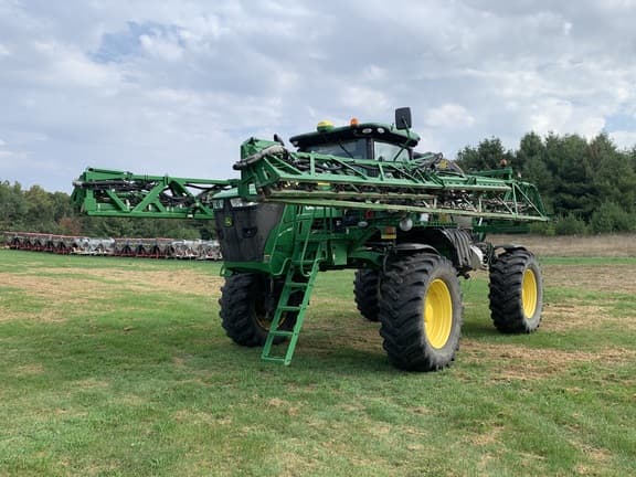 Image of John Deere R4044 equipment image 2
