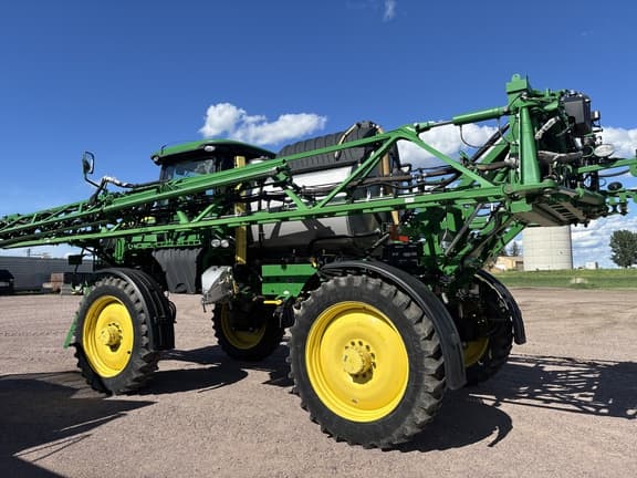 Image of John Deere R4044 equipment image 1