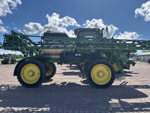 Image of John Deere R4044 equipment image 4
